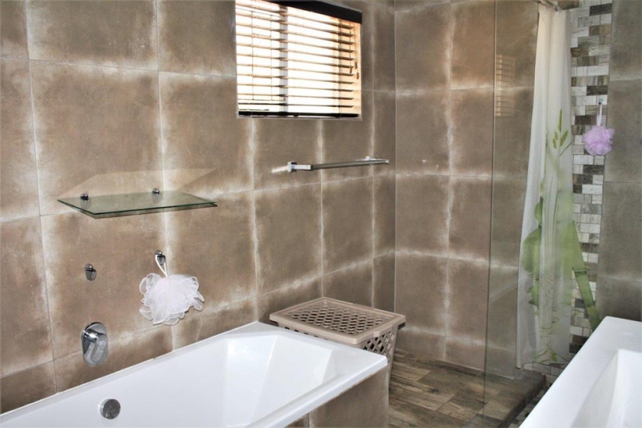 3 Bedroom Property for Sale in Rhodesdene Northern Cape